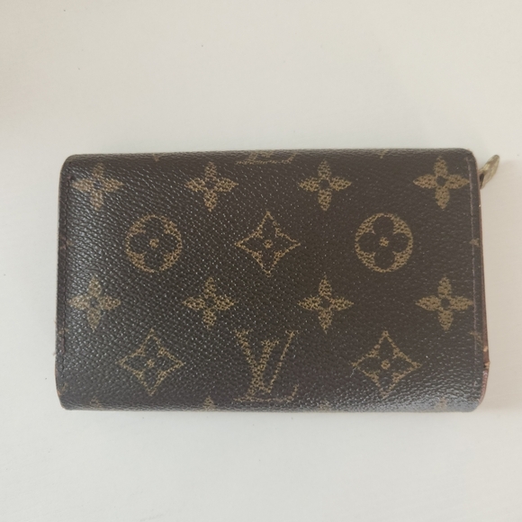 Louis Vuitton Wallet - Picture 3 of 11